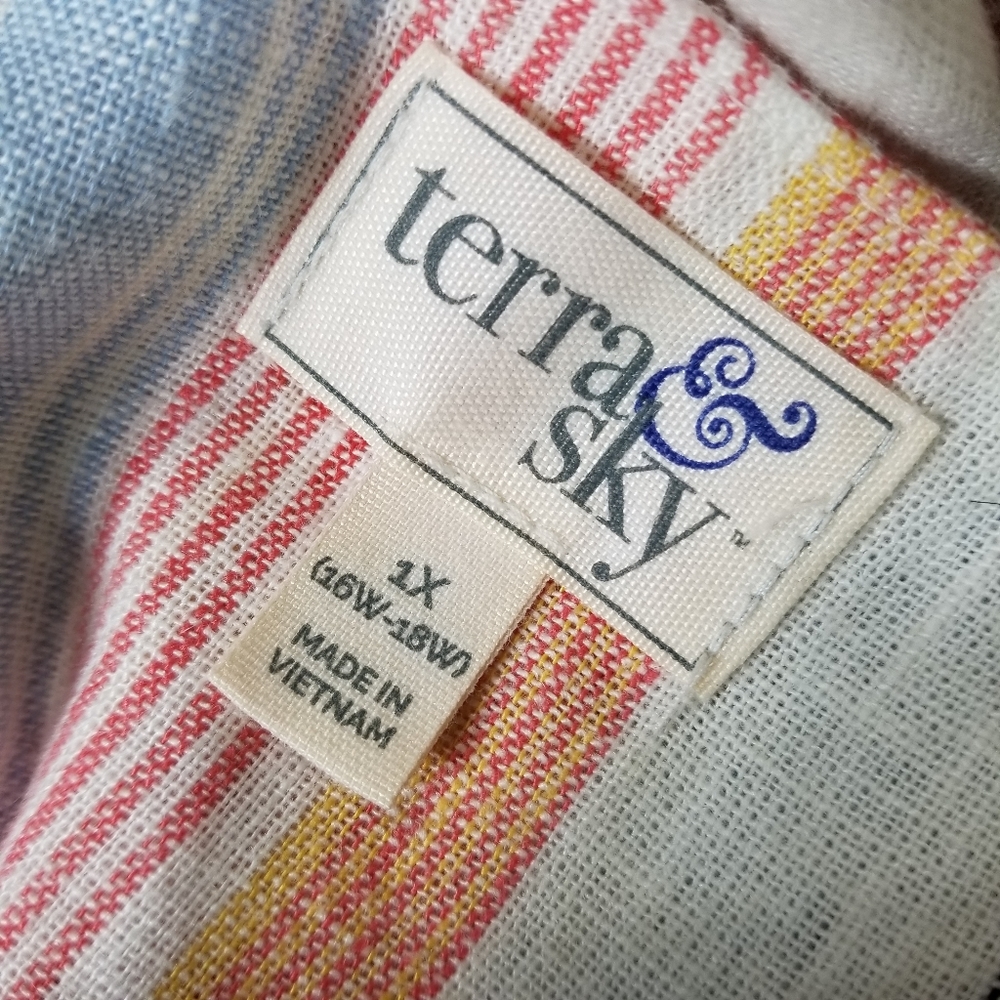 Terra & Sky Striped Button Front Linen Tank
Top 1X - Picture 8 of 9
